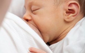 Kỹ thuật cho con bú thông tắc tia sữa